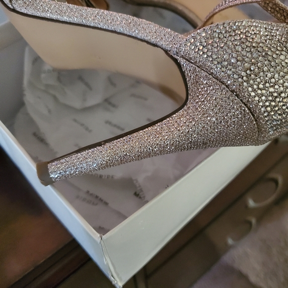 Gold Maripe Heels Size 8 - Picture 4 of 6